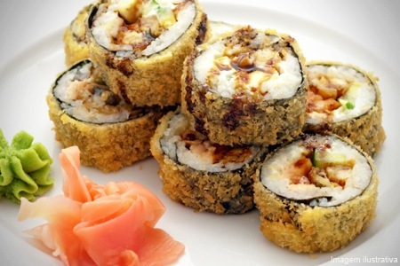 Hot Roll é um dos pratos japoneses que mais agrada os brasileiros (Foto: Reprodução)